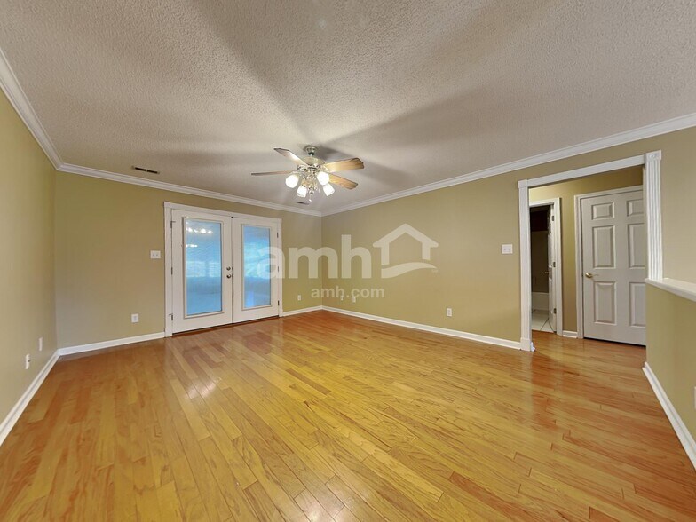 Building Photo - 8440 Lawnpark Dr