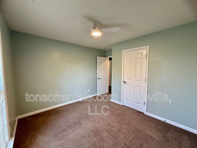 Building Photo - 210 Mud Creek Rd