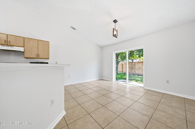 Building Photo - 8451 Oak Crossing Dr W