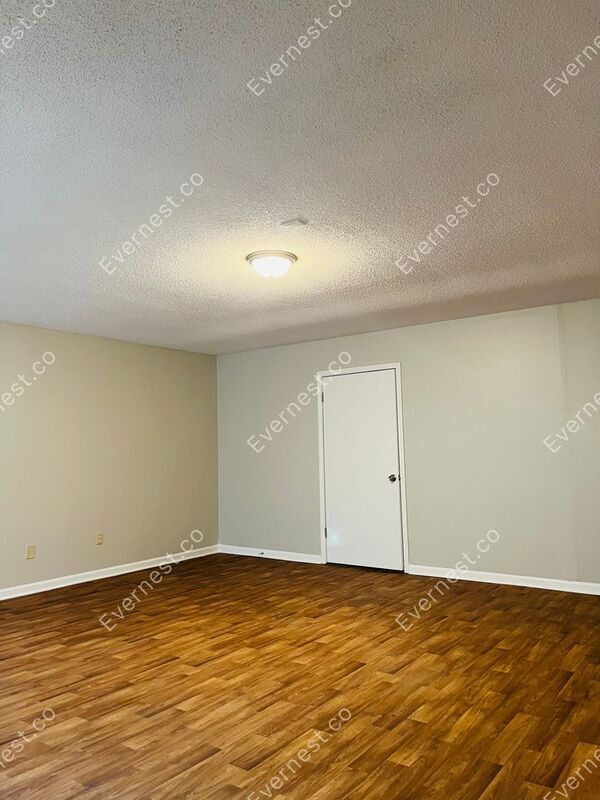 Building Photo - 7091 Hampton Dr