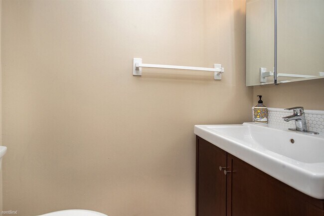 Building Photo - 2 br, 1.5 bath Condo - 3577 Kenbrooke Ct