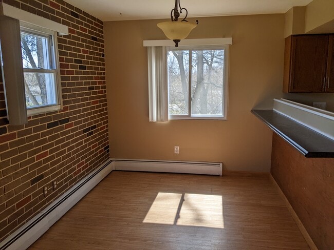 Building Photo - 907 Hooper Rd