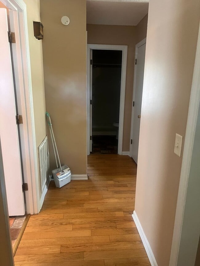 Building Photo - Two bedroom One Bath Single Family House