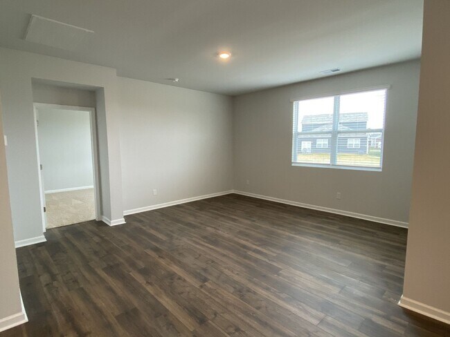Building Photo - Nice Four Bedroom Home in Lebanon