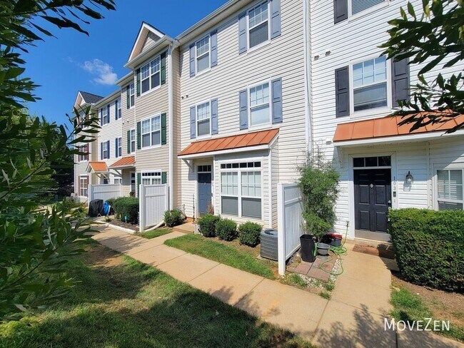 Building Photo - 2200 Valley Edge Dr