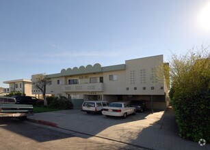 Building Photo - 1960 S Holt Ave