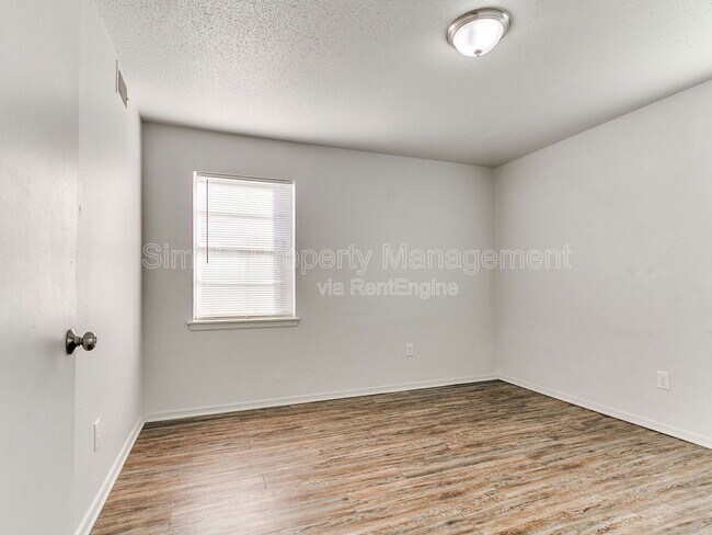 Building Photo - 9524 McIntosh Ave