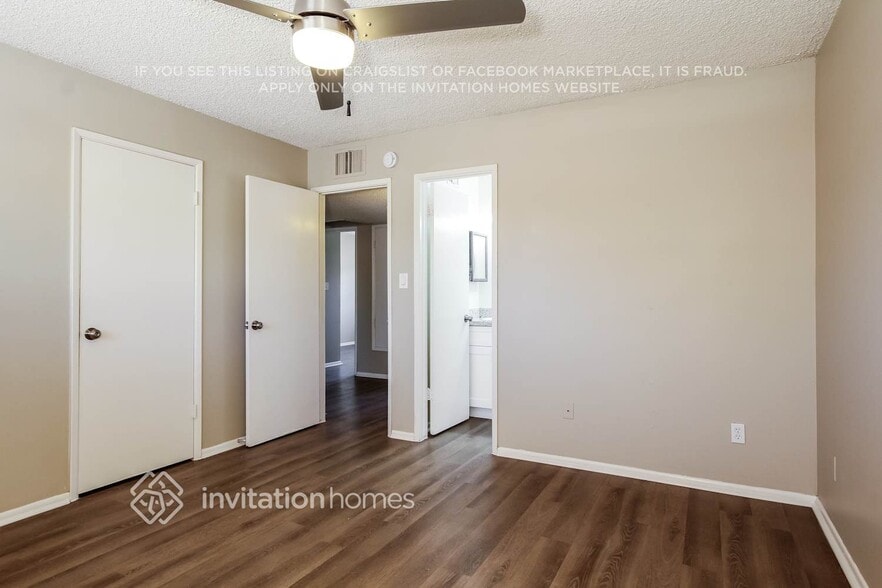 Building Photo - 8422 N 42nd Dr