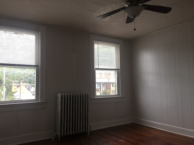 Building Photo - For Rent: Charming Retreat on Falls Rd