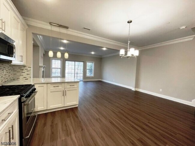 Building Photo - 7 N Ridge Cir