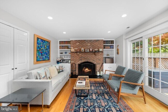 Building Photo - 1136 Pine Hill Rd