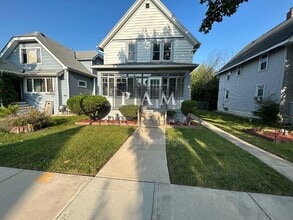 Building Photo - 1120 S 56th St