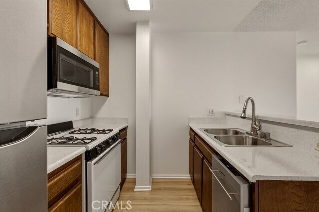 Building Photo - 17312 Chatsworth St