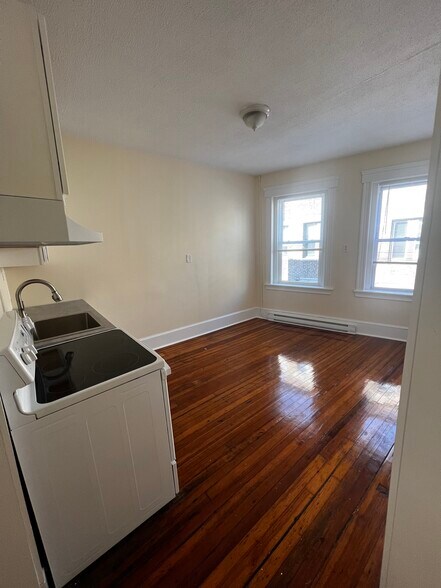 Building Photo - 884 Huntington Ave