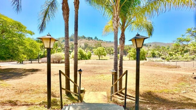 Building Photo - Wonderful Single Story Ranch Style Home on Sprawling Country Property in Vista!