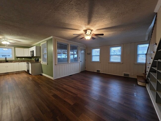 Building Photo - 116 Sixth Avenue