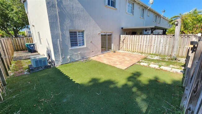 Building Photo - 12601 SW 143rd Ln