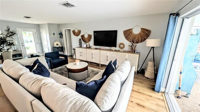 Building Photo - 7477 Mariana Dr