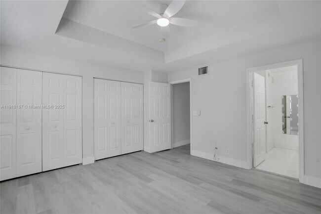 Building Photo - 3912 Tree Top Dr