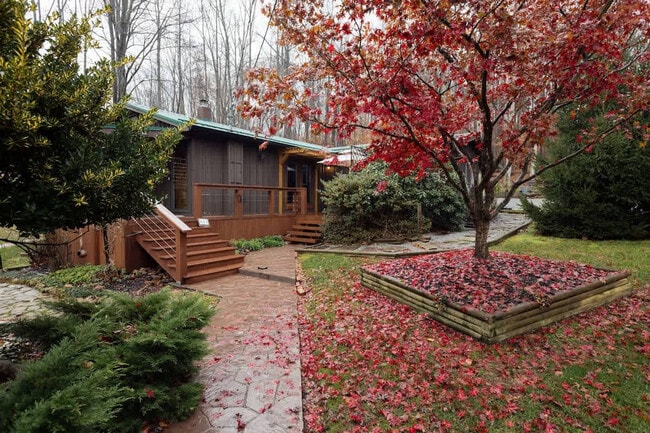 Building Photo - 521 Baywood Dr