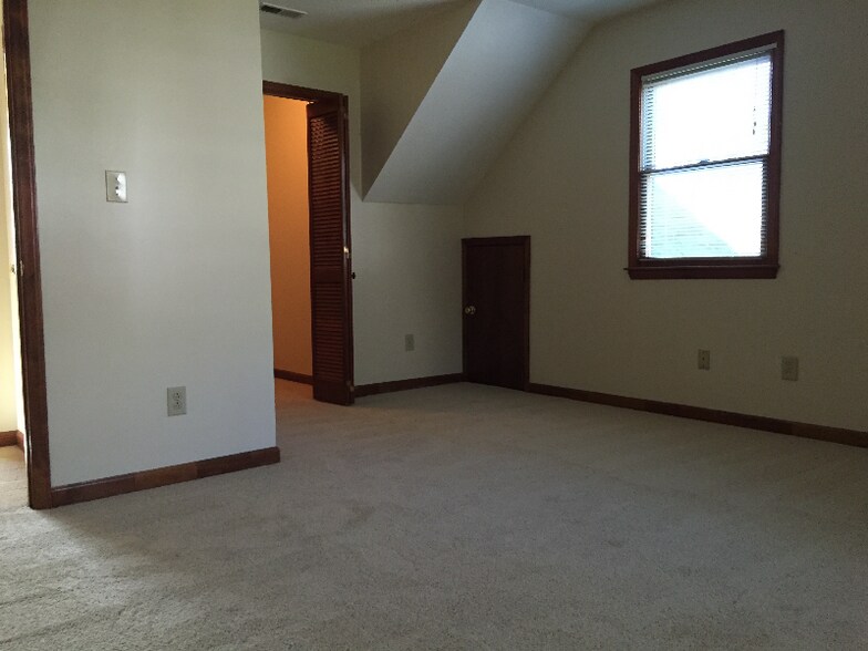 Building Photo - 123 Bonaparte Dr