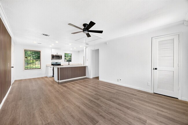 Building Photo - 9211 Clearway Dr