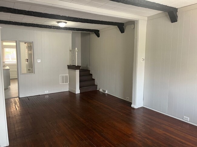 Building Photo - ACCEPTING SECTION 8 - 3 Bedroom 1 Bath Hom...