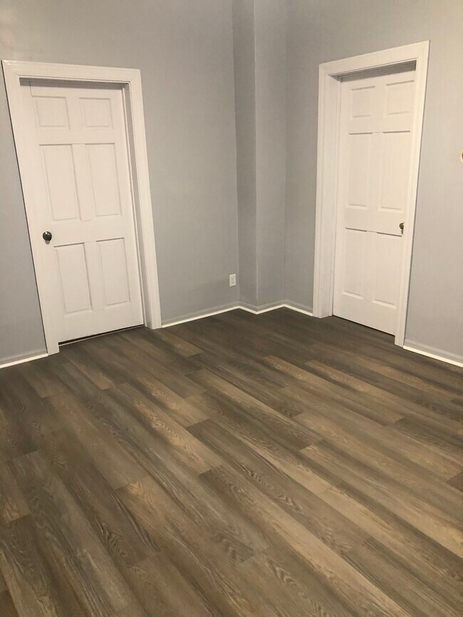 Building Photo - 482 Stella St