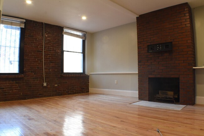 Building Photo - 31 Fairfield St