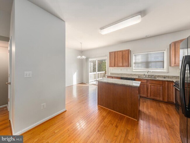 Building Photo - 108 Clearwater Ct