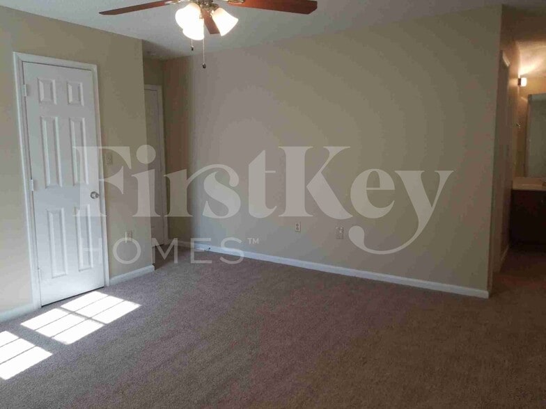 Building Photo - 9924 Avon Farm Ln