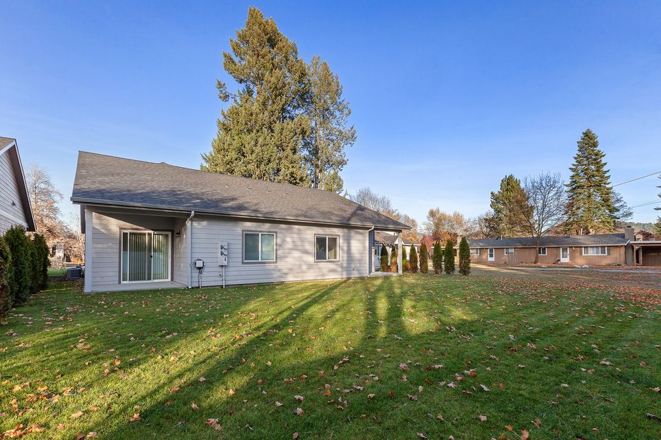 Building Photo - 408 W Davidson Ave
