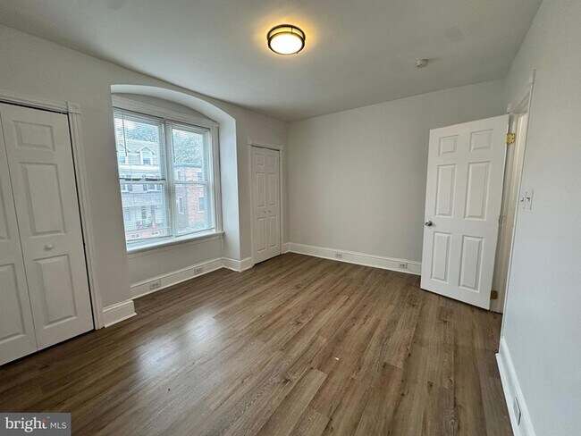 Building Photo - 7 6th Ave