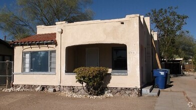 Building Photo - Charming Bungalow