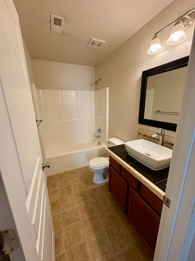 Building Photo - 738 N Carisbrooke Ave