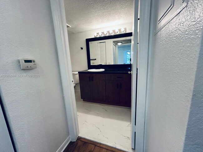 Building Photo - 12980 Vista Isles Dr