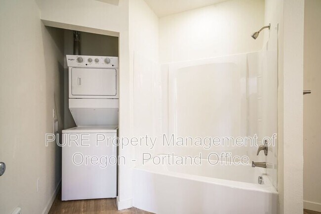 Building Photo - 22025 NE Halsey St