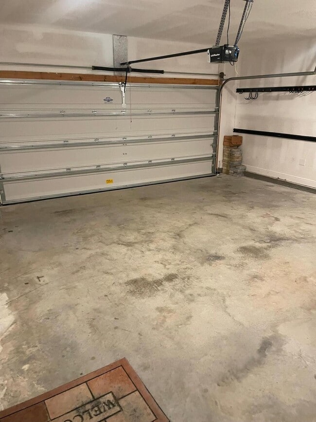 Building Photo - 3513 Moonstone Dr
