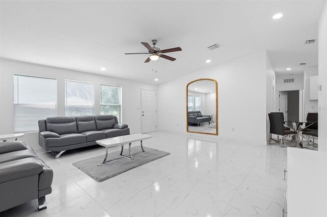 Building Photo - 6847 Woodsman Dr