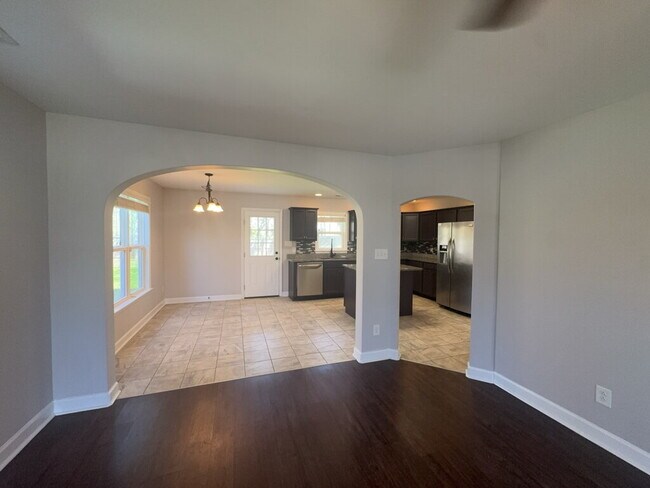 Building Photo - 1115 Westmoreland Dr