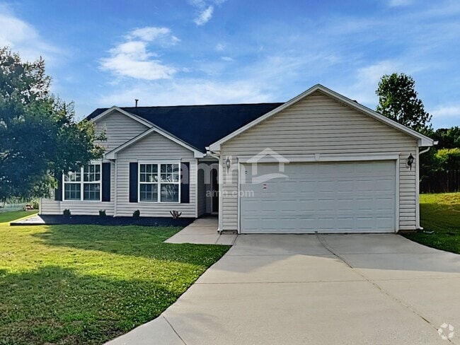 Building Photo - 218 Bellport Dr