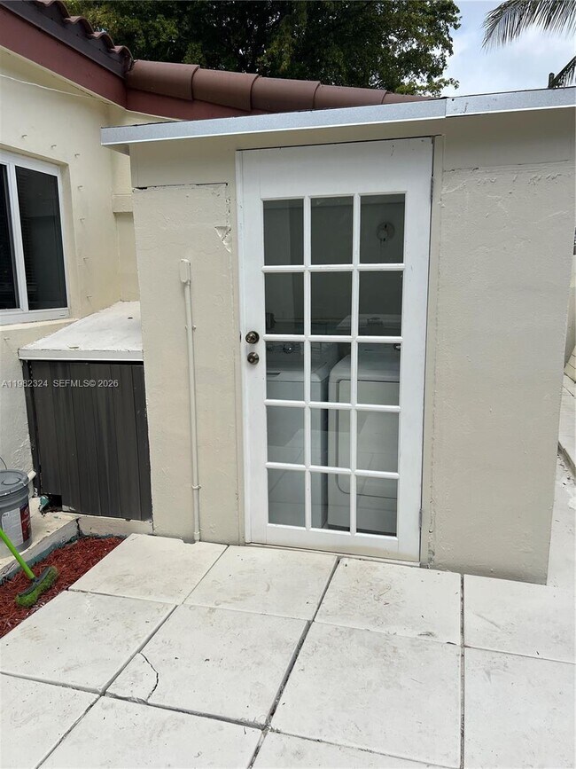 Building Photo - 1400 NE 175th St