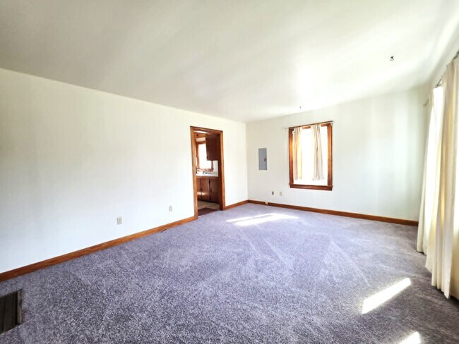 Building Photo - 1017 Tyler Ave