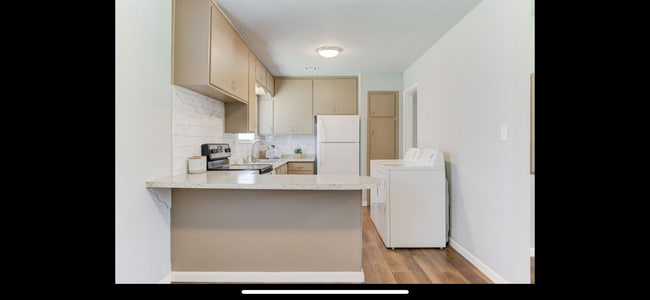 Washer/Dryer & Fridge are included! - 1530 NE 43rd St