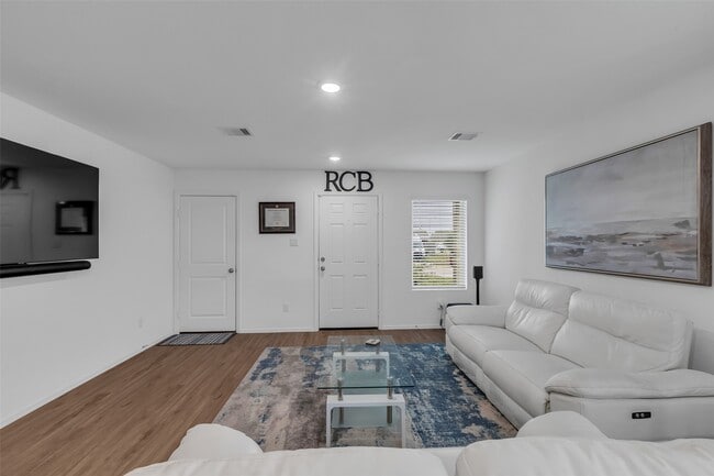 Building Photo - 4154 Saltillo Lakes Dr