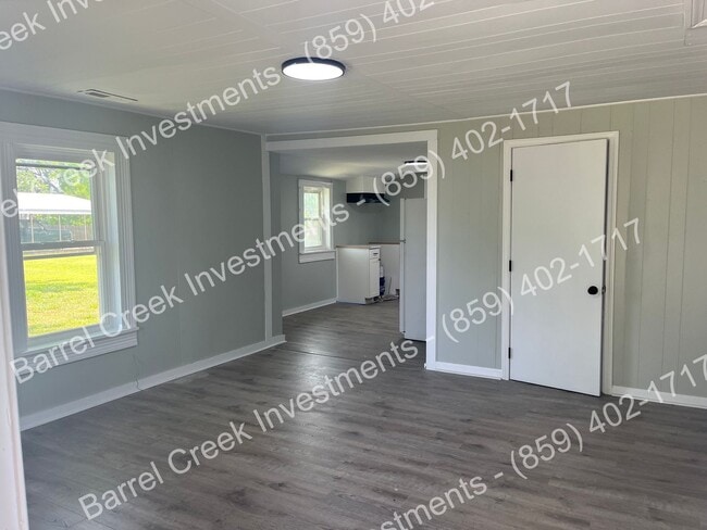 Building Photo - Newly Renovated 2-Bedroom, 1-Bath Home wit...