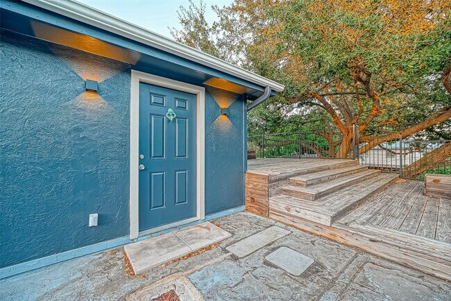 Building Photo - 1612 W Alabama St