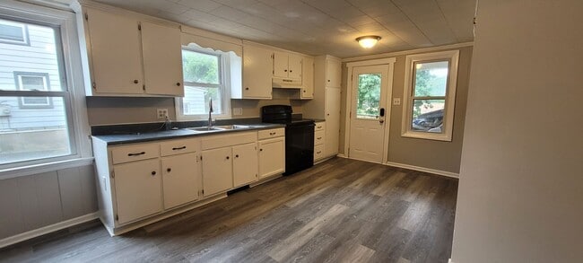 Primary Photo - 3 bedroom 1 bathroom home in Brownstown/Leola