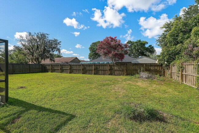 Building Photo - 15846 Country Lake Dr