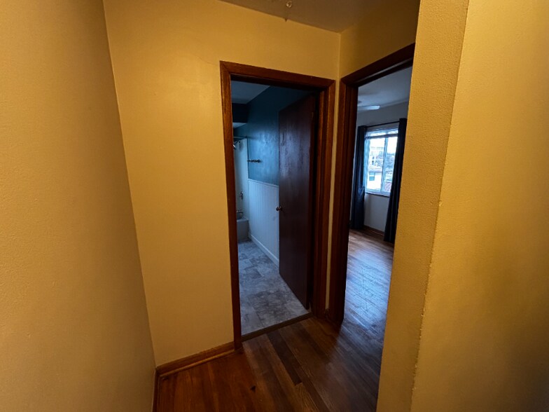 Building Photo - 1862 Kentwell Rd